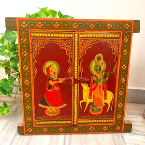 Handgemaltes Radha Krishna Gemälde: Antikes Jharokha Fensterbild aus Holz