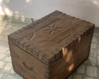 ヴィンテージ彫刻木製収納ボックス：インドのトランク家具 - Etsy 日本