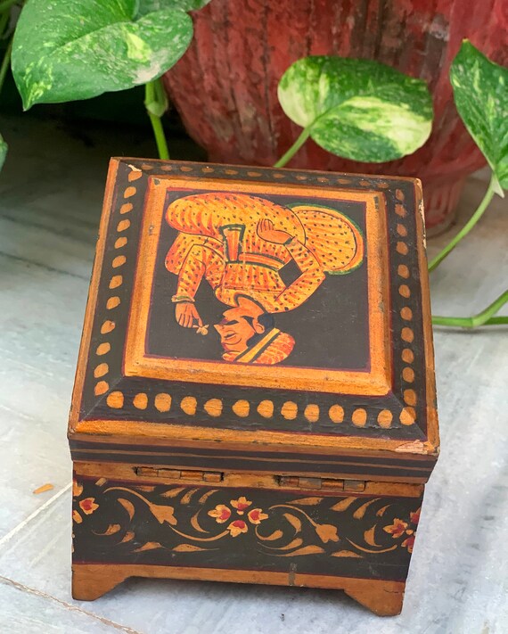 Vintage Beautiful Wooden Painted Box/Indian Royal Pai… Gem