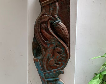 Plaque murale ancienne en bois vieilli : panneau sculpté indien