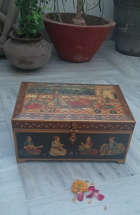 Royal wedding trinket box Royal wedding trinket box