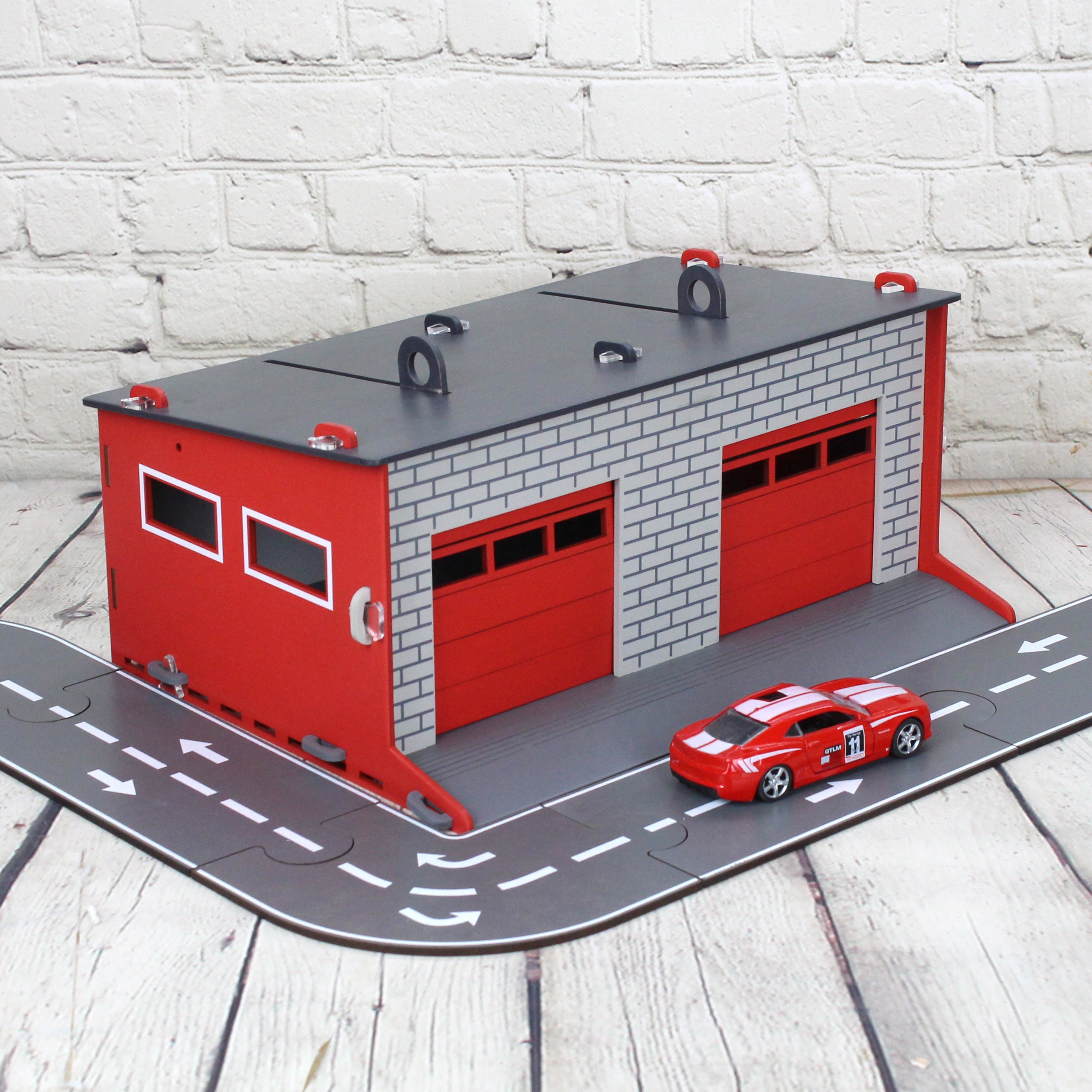 Garage pour jouets avec portes sectionnelles à enroulement et ouvre-porte  de garage, espace de rangement pour petites voitures, station-service pour  petites voitures -  Canada
