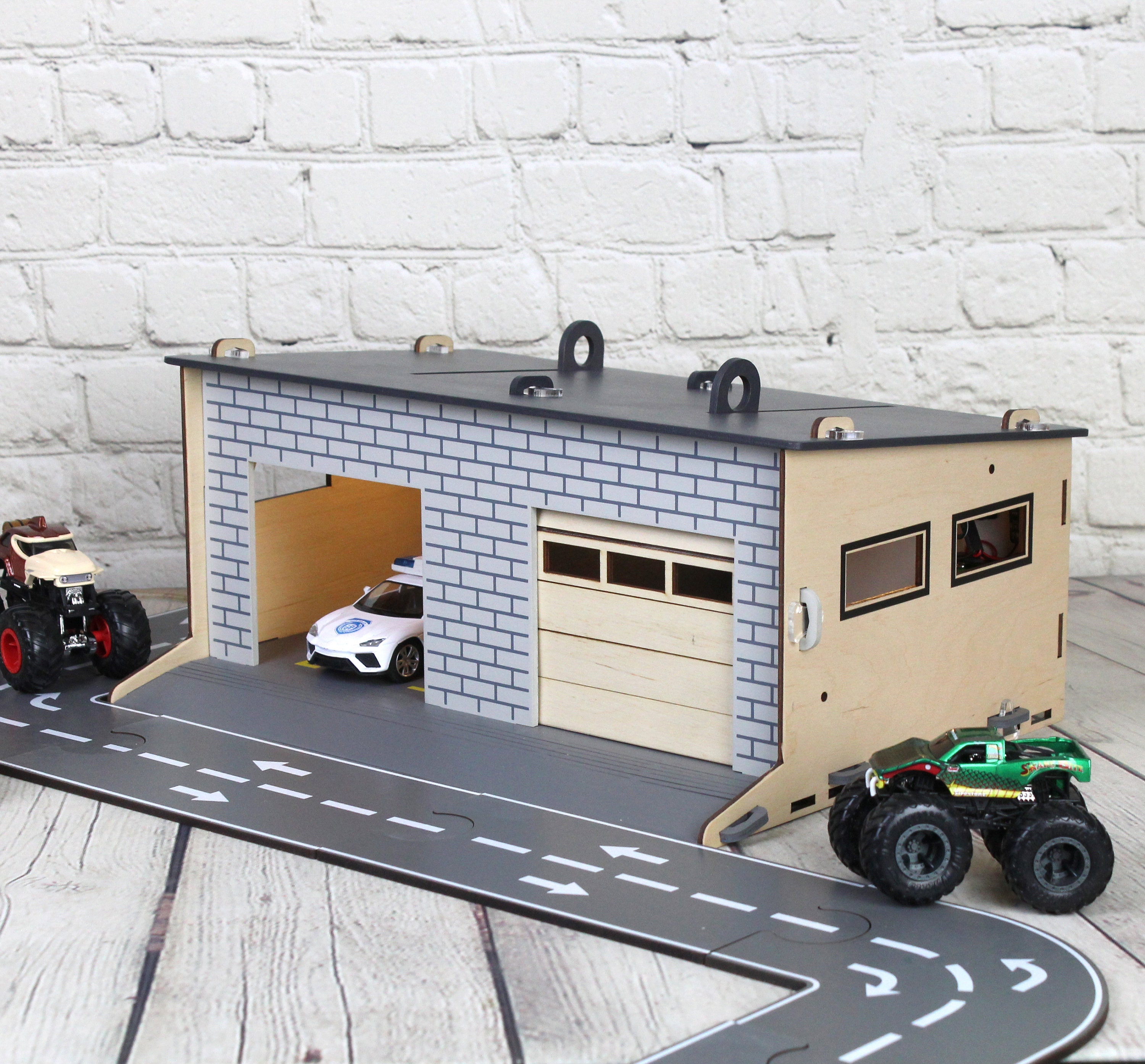 Garage pour jouets avec portes sectionnelles à enroulement et ouvre-porte  de garage, espace de rangement pour petites voitures, station-service pour  petites voitures -  Canada