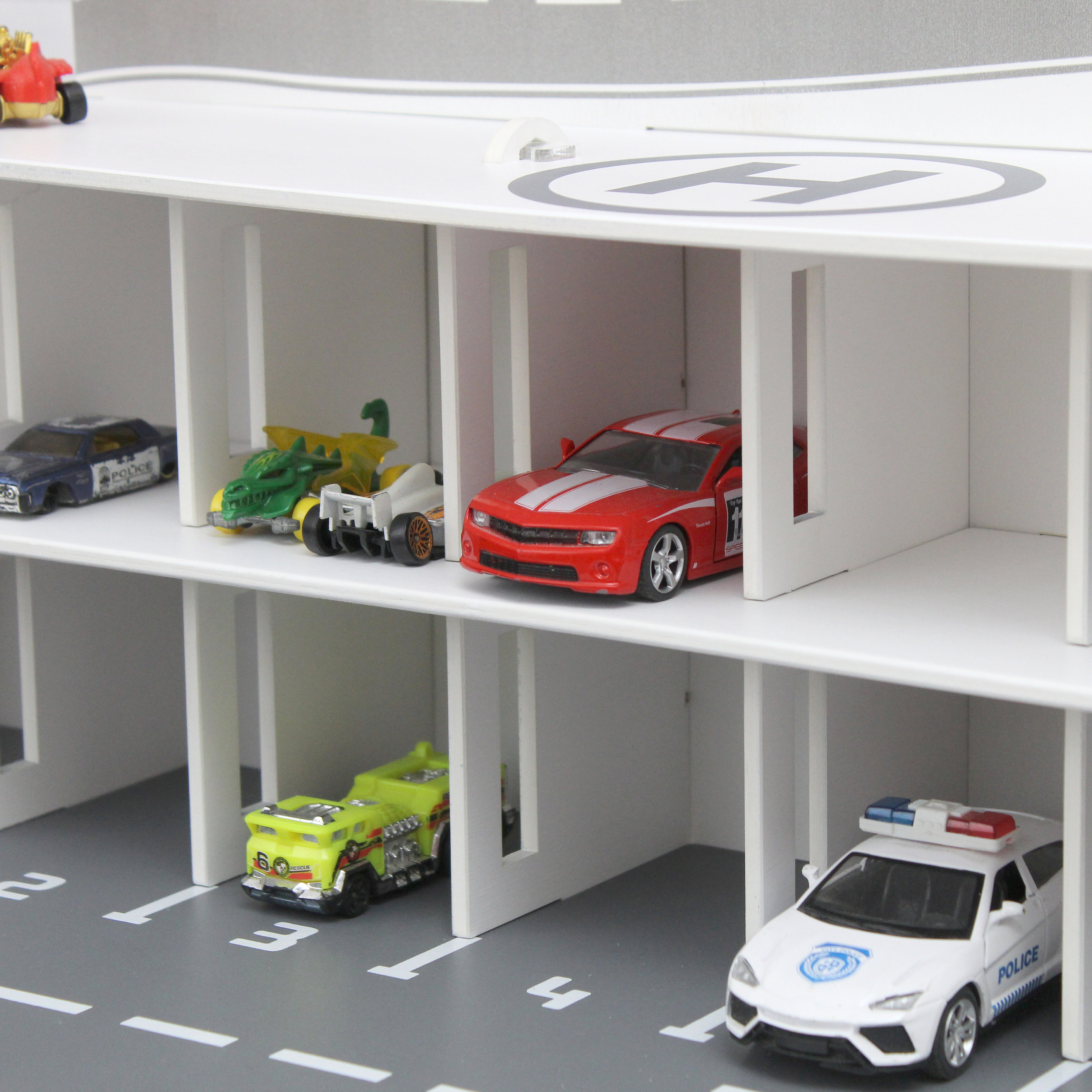 Garage pour voitures jouets avec lave-auto interactif, détection