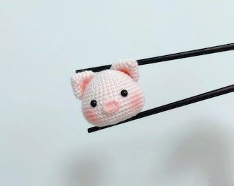 パターン: 豚の頭のあみぐるみキーホルダーかぎ針編みパターン ピンク