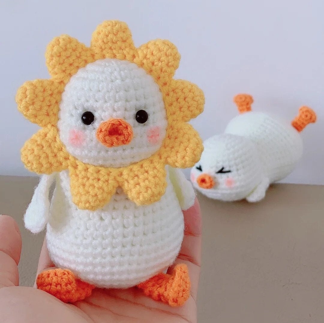 パターン: ひまわりとブランコに乗るアヒルのかぎ針編みパターン