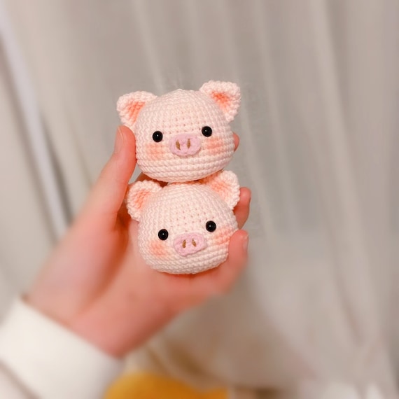 パターン: 豚の頭のあみぐるみキーホルダーかぎ針編みパターン ピンク