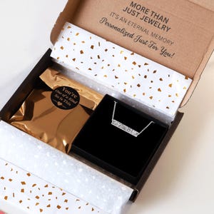 Collier horizontal personnalisé carte des étoiles | Bijoux de ciel nocturne personnalisés | Collier barre gravée constellation | Cadeau pour elle