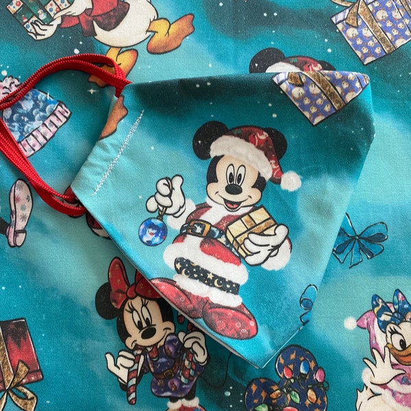 Masque tissu Disney Noël Mickey Minnie Donald Daisy Dingo