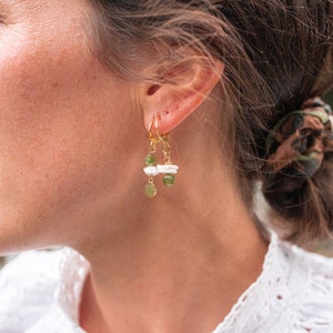 Duo Boucles d'oreilles asymétriques- modèle BEMA fuchsia - pierres naturelles, coquillages & acier inoxydable