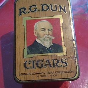 Seltene RG Dun Zigarrendose & 34 Pins