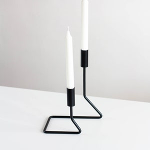 Candelabro negro, candelabro negro, candelabro de hierro, candelabro negro, candelabro de hierro, candelabro cónico de metal