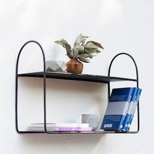 Minimalist Wall Shelf – Black Metal Wall-Mounted Shelf for Living Room, Modern Floating Shelf Decor