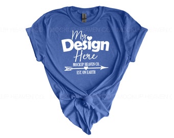 Gildan 64000 Heather Royal T-Shirt Mockup: Frauen Flat Lay (JPEG)
