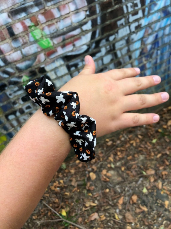 Halloween ghosts & Jack-o-lanterns scrunchies Halloween Scrunchie: Jack O Lantern Ghost Print, Removable  main image 3