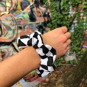 Phoebe - Black & White Checker Scrunchie