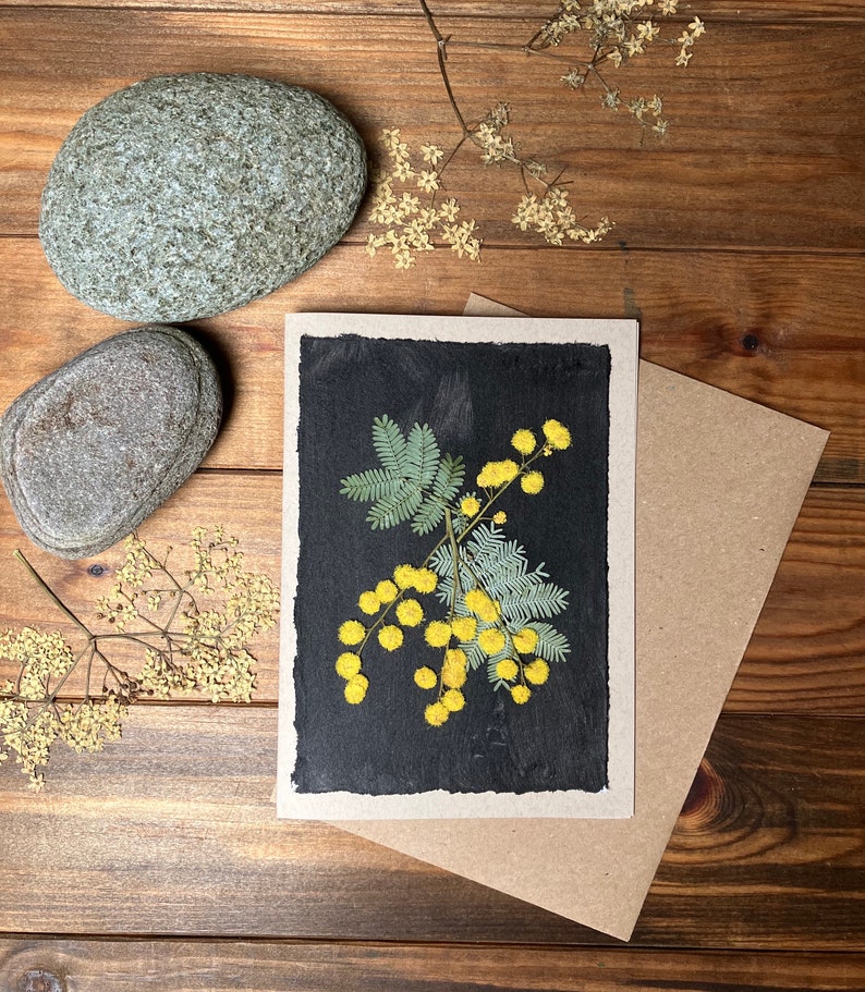 Carte de voeux fleurs de mimosa pressées, vrais mimosas pressés jaunes image 4