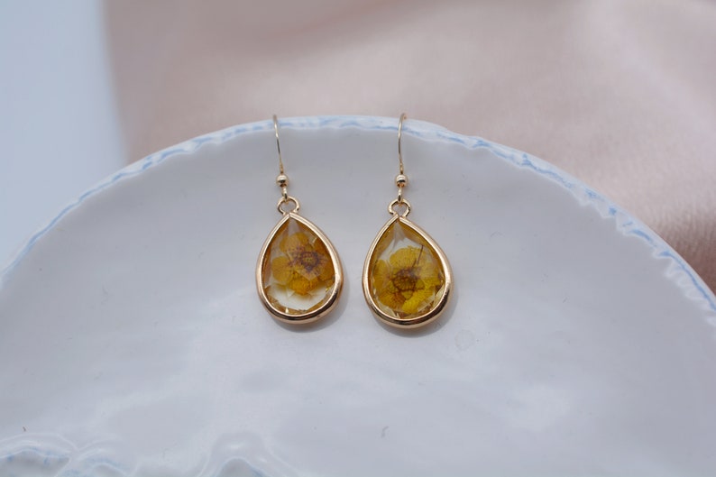 Real flowers resin earrings botanical drop earrings Valentine/'s Day gift Mother/'s Day gift