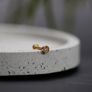 Diamond hammered labret earring - hammered disc diamond stud threadless pin 1mm (18g) x 5mm 6mm 7mm 8mm flat back labret bar solid 18ct gold