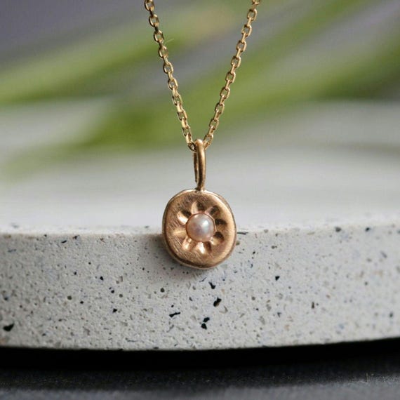 Wildflower Pearl Pebble Pendant - Solid Gold 6mm Pendant
