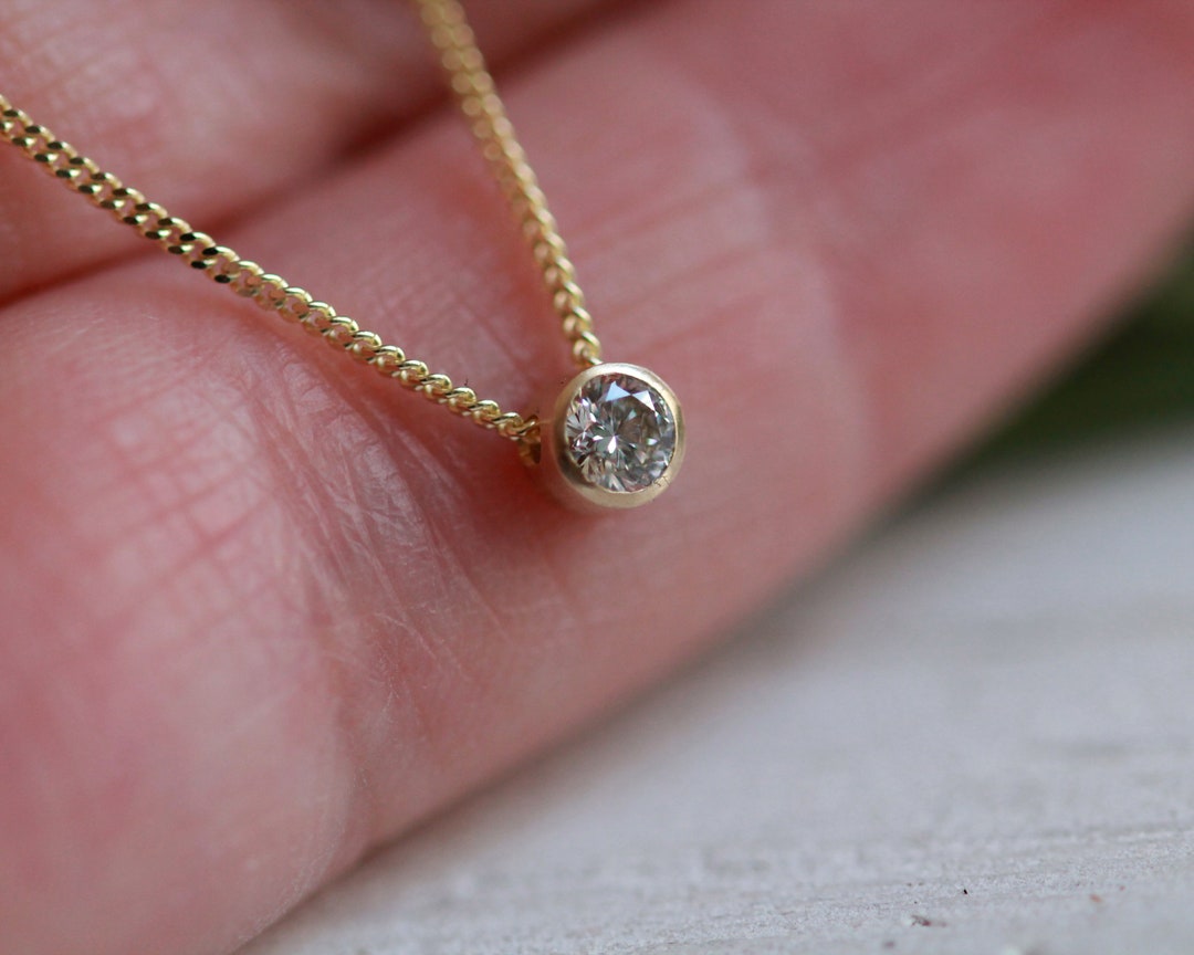 Petit collier à pendentif diamant flottant collier solitaire en