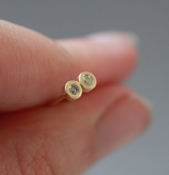 Gold circle diamond earrings deals