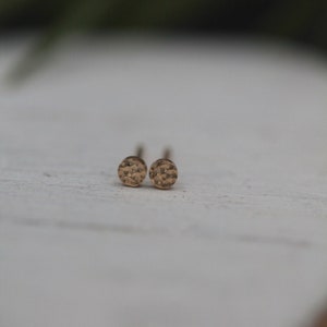 Hammered solid gold studs - small 3mm gold round disc hammer textured earrings in solid recycled 9ct or 18ct yellow, rose or white gold