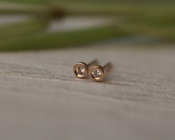 9ct Natural Sapphire yellow gold studs 9ct Natural Sapphire yellow gold studs