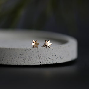 Flower studs - SINGLE or PAIRS 4mm solid gold 6 petal flower earrings in recycled 9ct or 18ct gold