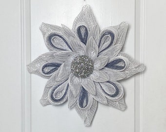 Silver Christmas Front Door Wreath, Winter Snowflake door hanger, Glittery Silver Xmas decor, Neutral Holiday decor, Christmas flower wreath