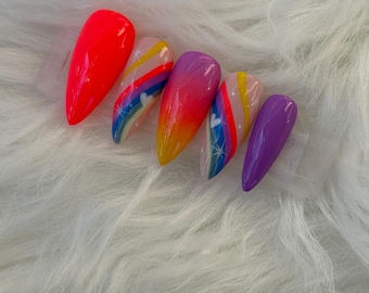 Unghie arcobaleno/Unghie finte/Unghie finte fatte a mano/Unghie finte personalizzate/Nail art