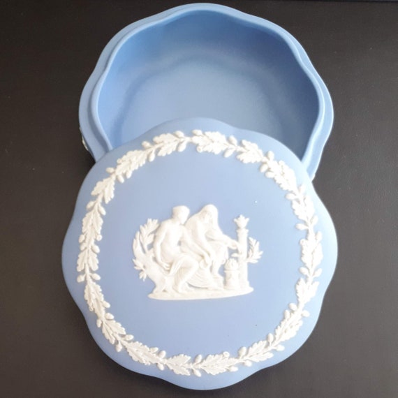 Wedgwood Jasperware Lavender (Blue), Creamy Large Studded Button Box with Lid
