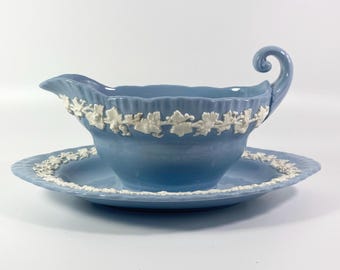 Wedgwood Queensware Crème op Lavendel Schaalrand Juskom & Bevestigd Onderbord