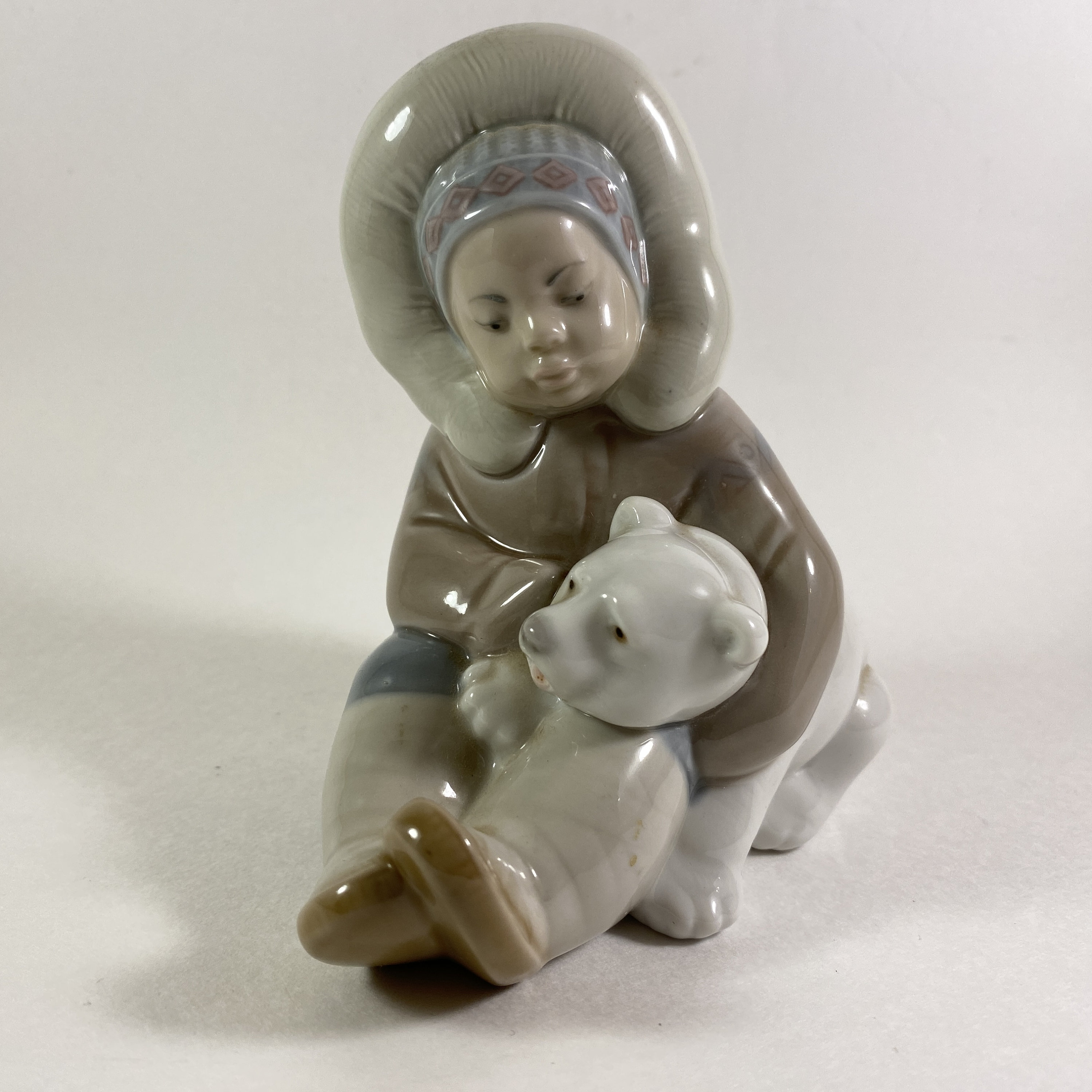 Lladro Inuit Eskimo Child With Polar Bear Cub No.128 Made in Spain