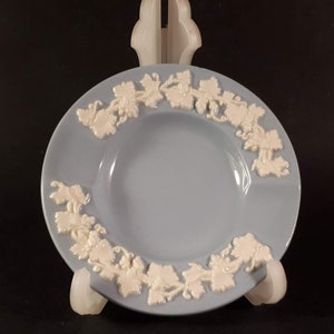 Wedgwood Queensware Etruria & Barlaston cream on blue ashtray 4&quot;