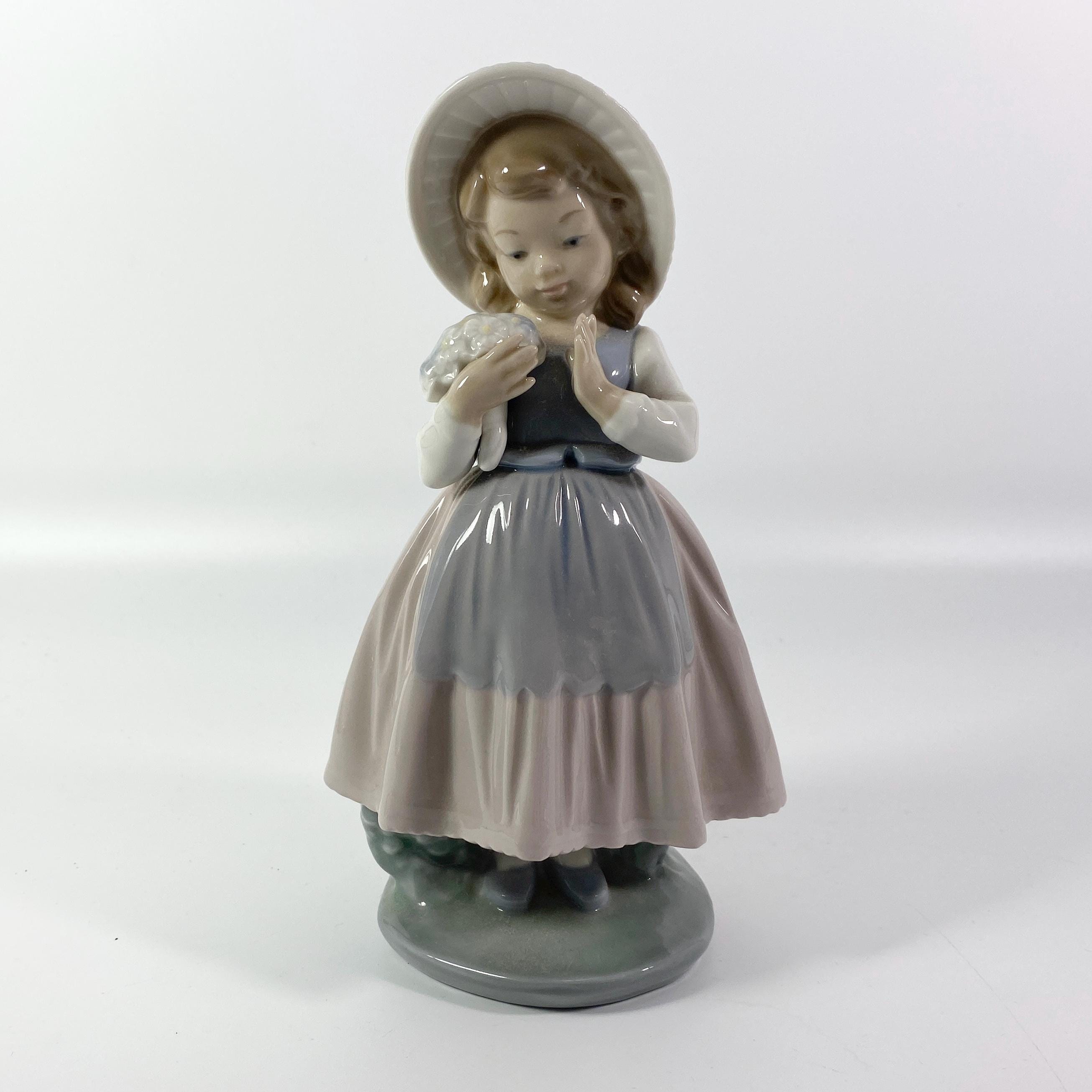 Lladro Nao Porcelain Figurine Titled Girl With Bouquet 8' Inches