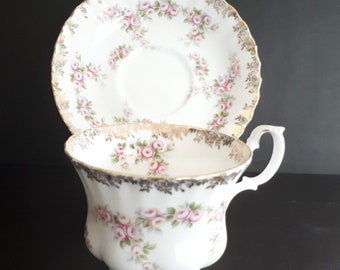 tasse à thé et soucoupe Royal Albert Dimity Rose vintage en porcelaine tendre