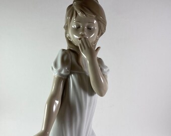 リヤドロ Lladro Nao by Lladro Girl Yawning Vintage NAO by Lladro - 