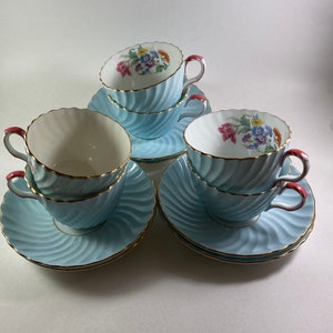 Aynsley Pink Tulip Blumenstrauß Swirl Light Blue Bone China Teetasse und Untertasse