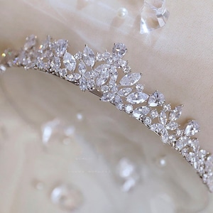 Bridal Wedding Elegant Bridesmaid Cubic Zirconia Crystal Simulated Diamonds Rhodium Plated Tiara Headband Crown