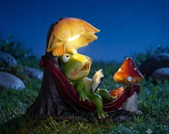 Solar Frog Reading Statue, Resin Garden Figurine with LED Light, Outdoor Patio Decor