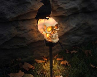 Solar Crow Skull Garden Decor, Halloween Solar Light, Gothic Outdoor Yard Waterproof Crow Skeleton Light