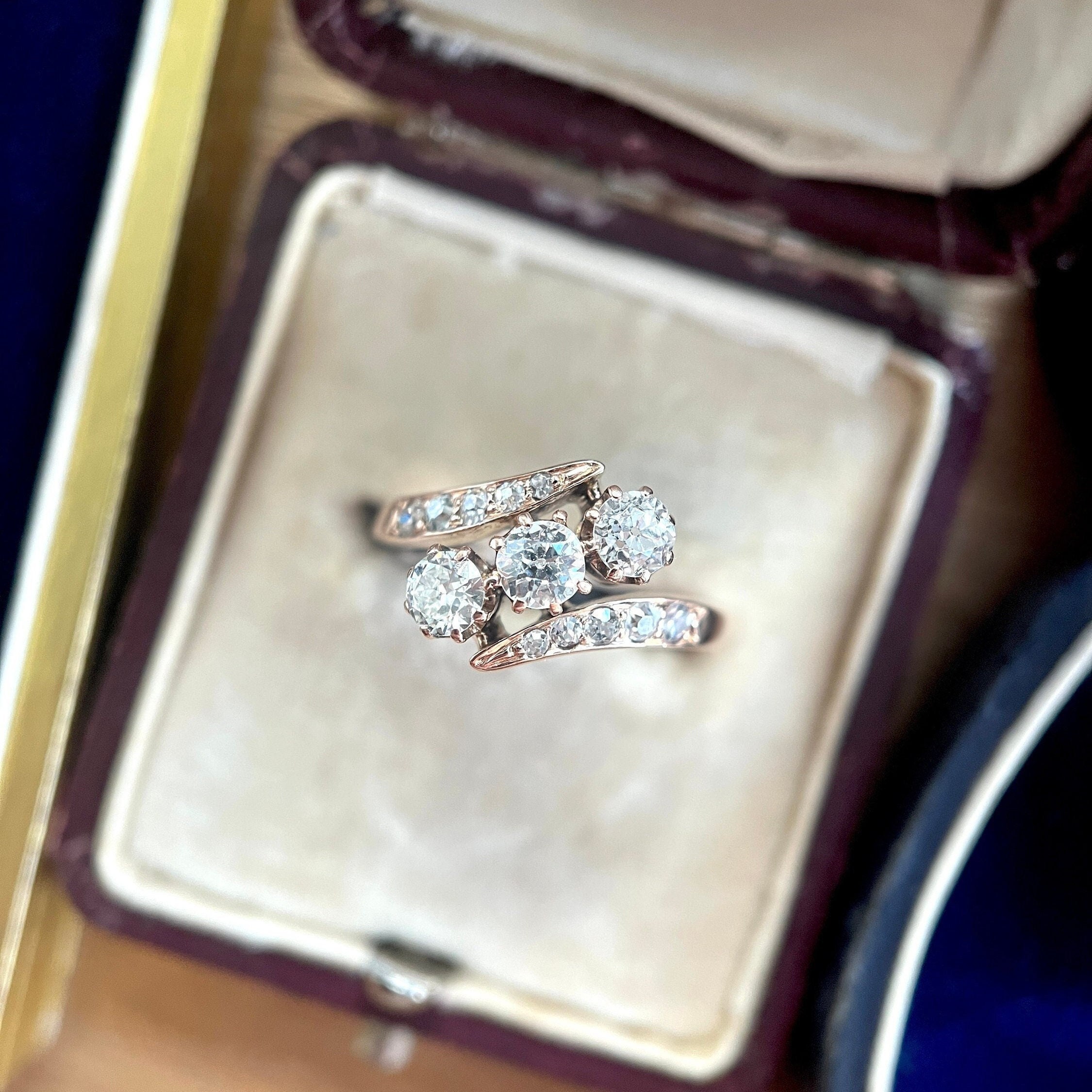 Antique Art Nouveau Ring, Diamond Ring, 3 Stone 14K Reddish Gold 1900S