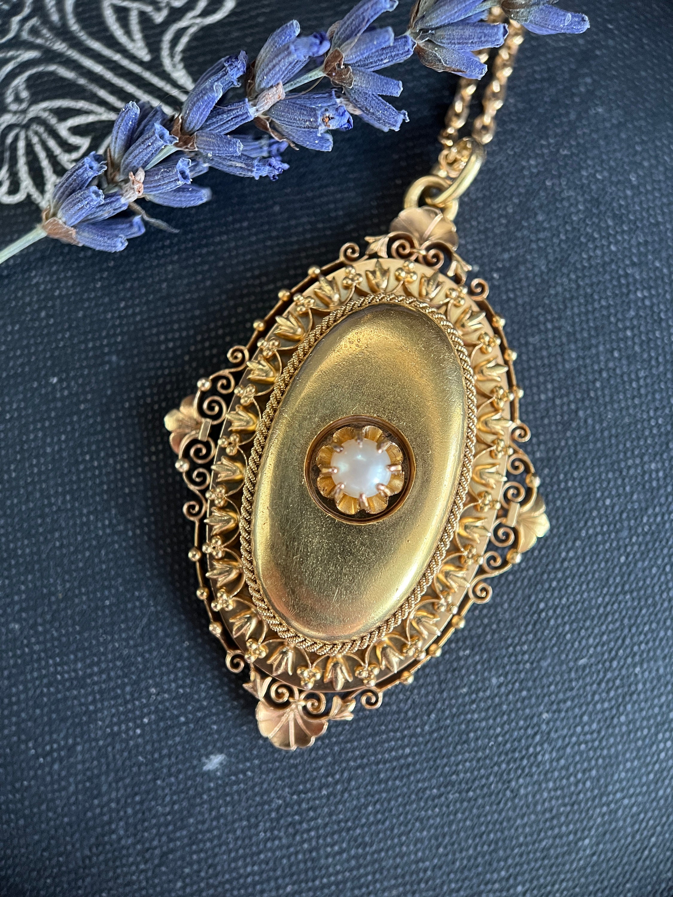 Antique Victorian Pendant, Gold 14K 1870S