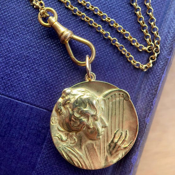 Antique Art Nouveau Pendant, 18k Yellow Gold 1900s