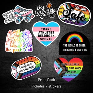 Pode incluir: Uma coleção de sete adesivos com tema Pride. Os designs incluem um patins, um coração com o texto "Trans Athletes Belong in Sports", um arco-íris e o texto "You are safe with me". O pacote é rotulado como "Pride Pack".