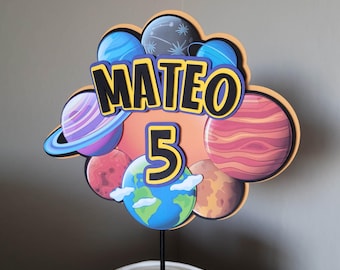 Adorno personalizado para tarta del Sistema Solar - Adorno espacial para tarta, cumpleaños con planetas - Personaliza con nombre y edad - Adorno grande para tarta con planetas coloridos