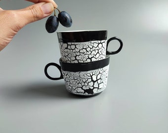 Tasse à café en porcelaine / Home Decor Gift / Table Art / Black Tea Cup / Ceramic Christmas Present / Medium Cup / Unique Black Cup