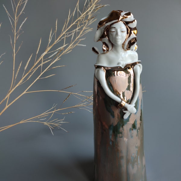 Sculpture figurative en porcelaine, ange fait main, figurine en céramique avec des ailes, cadeau d'art unique, pièce unique en son genre, décoration d'intérieur, statue de femme