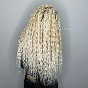 Spedizione rapida di dreadlock, extension per dreadlock ricci biondo caldo da 23 pollici, dreadlock ondulati Ombre, ricci riutilizzabili SE DE disponibili in magazzino immagine 3